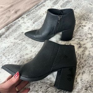 Women’s Qupid Pointed Toe Boots 7.5